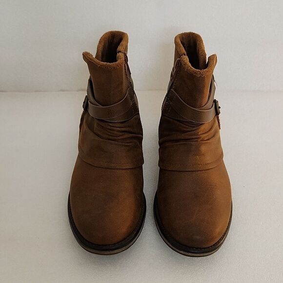 BARETRAPS Women's Selyna Brown Faux Fur Ankle Boot Casual Everyday 7.5M - Picture 2 of 8